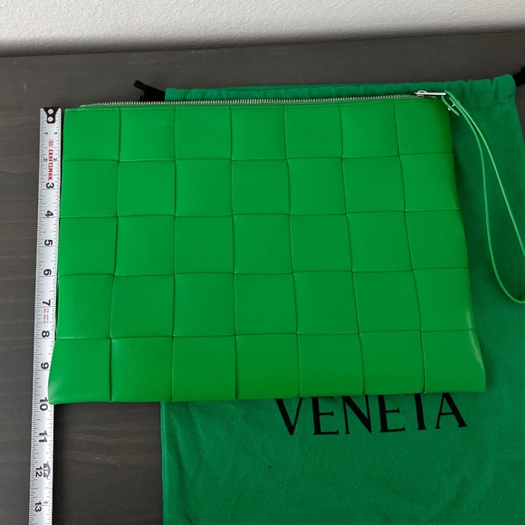 Bottega Veneta Pouch Bag - Picture 9 of 11